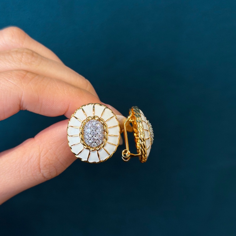 أقراط بيضاوية من المينا البيضا - مراجعة Vintage Fashion Jewelry Brands وسعره